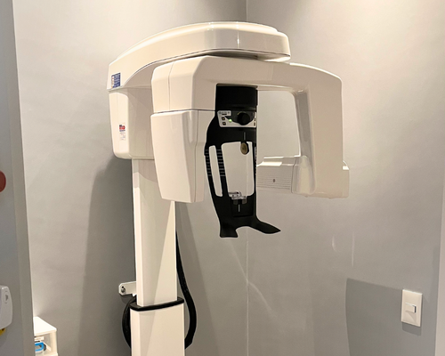 Aparelho de tomografia e radiografia panorâmica do centro radiológico próprio da Clínica IEM